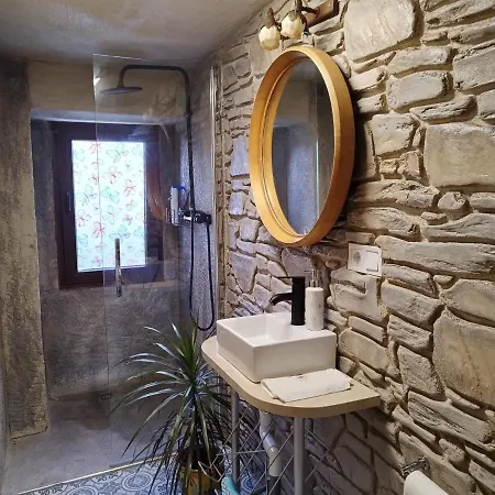 بيت للعطل Area Con Piscina غوندومار