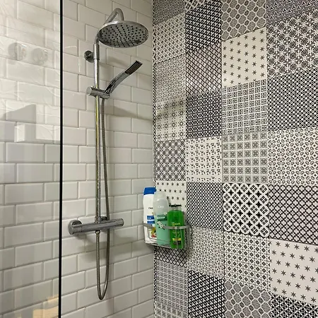 Area Con Piscina