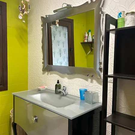 Area Con Piscina بيت للعطل غوندومار